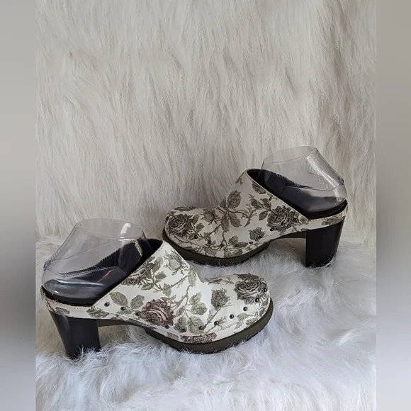 Dr. Martens Una Mules - Picture 7 of 16